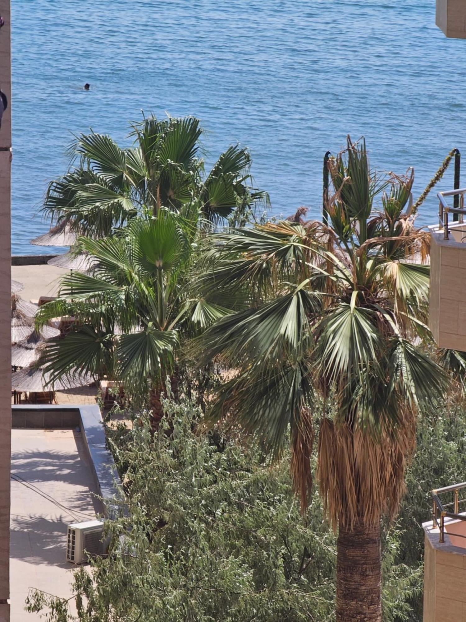 Bral Apartment 5 - Beachfront Durrës Zewnętrze zdjęcie